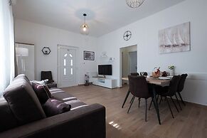 Batur Pool Apartments
