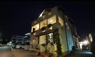 Batur Pool Apartments