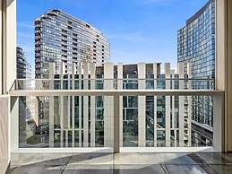 Marina-view 1-bed Apartment in Docklands