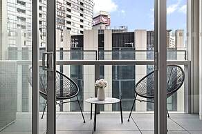 Marina-view 1-bed Apartment in Docklands