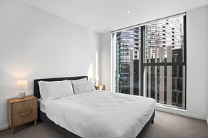 Marina-view 1-bed Apartment in Docklands