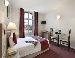 Refined Champagne Stay for Two