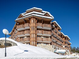 Smart Alpine Stay for Three in Doucy