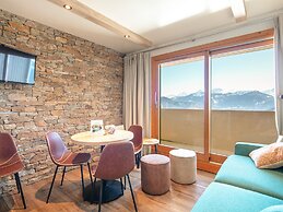 Smart Alpine Stay for Three in Doucy