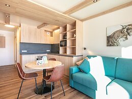 Smart Alpine Stay for Three in Doucy
