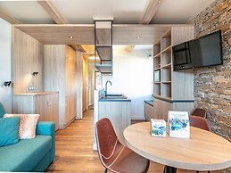 Smart Alpine Stay for Three in Doucy