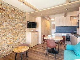 Smart Alpine Stay for Three in Doucy