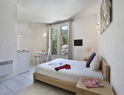 2-person Studio Overlooking the River