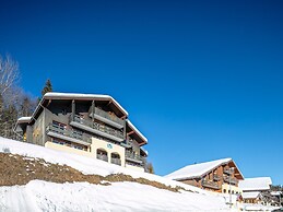 Compact Alpine Stay for 3 in Doucy