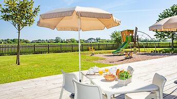 Spacious Stay for 6 Near Emerald Coast