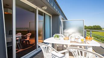 Spacious Stay for 6 Near Emerald Coast