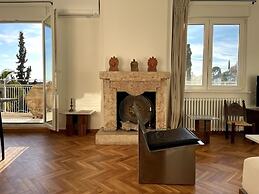 Penthouse Under Acropolis