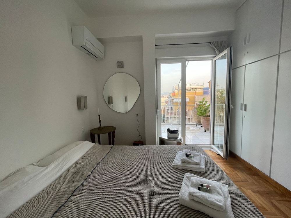 Penthouse Under Acropolis