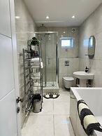 House Sleeps 6 Garden
