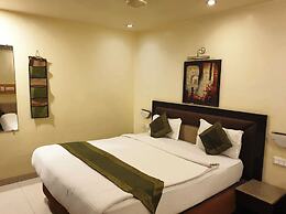 Hotel Fair-way In Near Railway Station