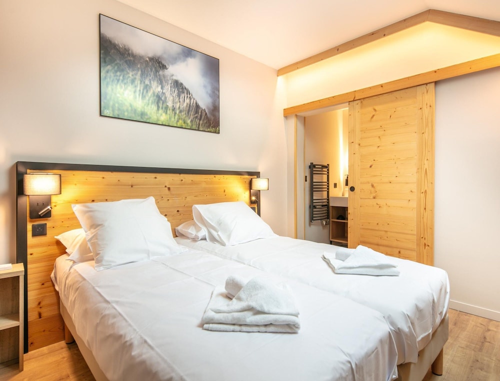 10-person Apartment With Balcony