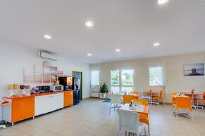 Modern 2-bedroom Vineyard House