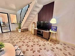 Bloomstone - 2BR Town House Aurora - Dumaguete