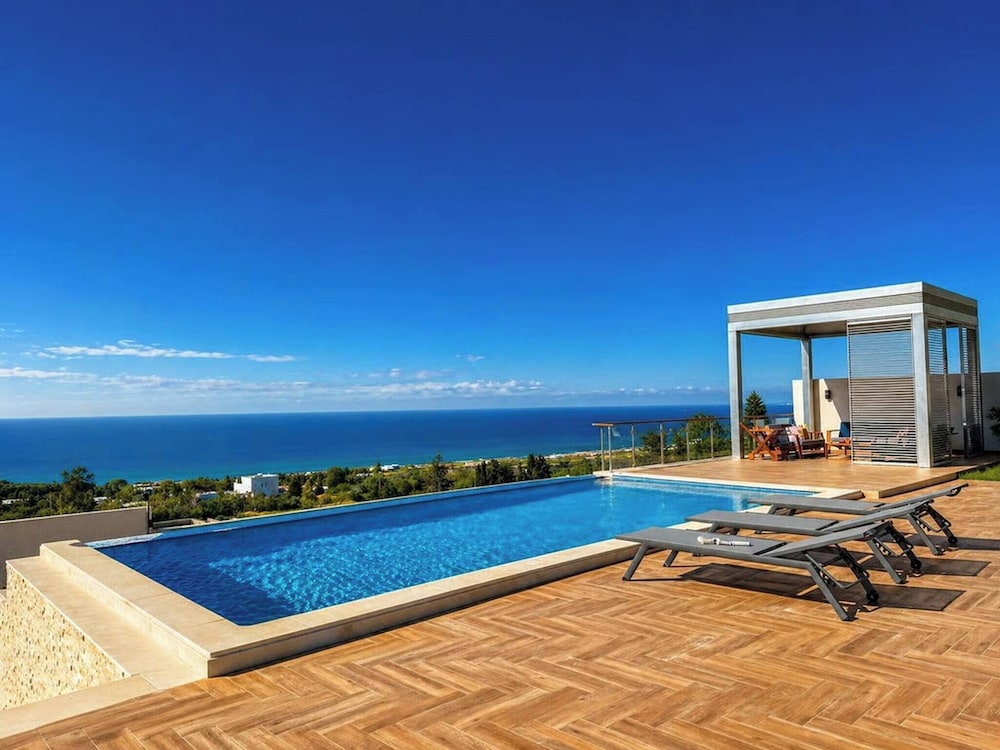 Azura House Sea View Pool