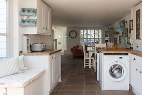 Stylish Itchenor Home Walk to Harbour Pub