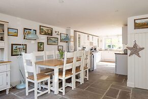 Stylish Itchenor Home Walk to Harbour Pub