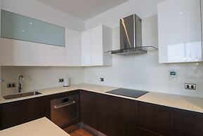 w Upscale 2BR Duplex w Balcony in Miraflores