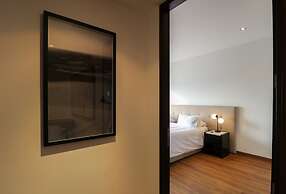w Upscale 2BR Duplex w Balcony in Miraflores