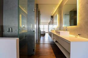 w Upscale 2BR Duplex w Balcony in Miraflores