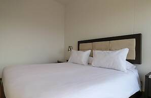 w Upscale 2BR Duplex w Balcony in Miraflores