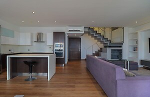 w Upscale 2BR Duplex w Balcony in Miraflores