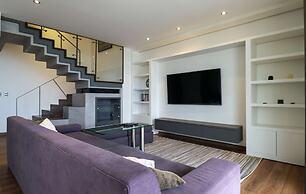 w Upscale 2BR Duplex w Balcony in Miraflores