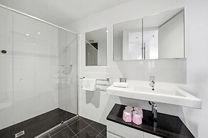 Stylish 1BR CBD w/ Parking Lot