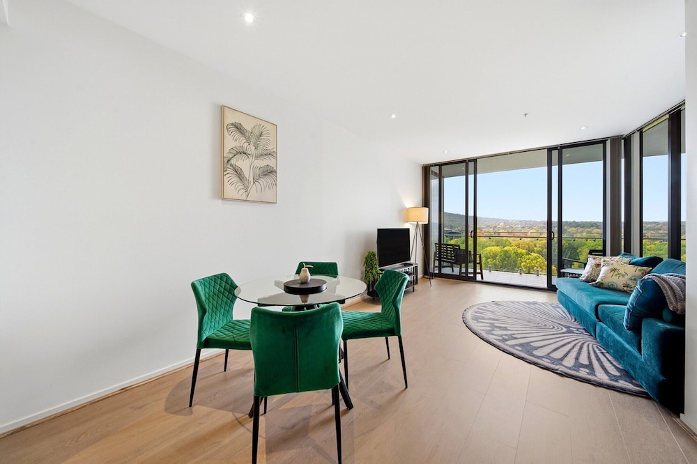 Stylish 1BR CBD w/ Parking Lot