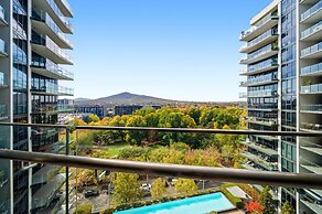 Stylish 1BR CBD w/ Parking Lot
