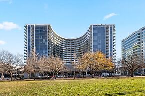 Stylish 1BR CBD w/ Parking Lot