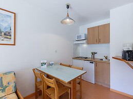 Central Renovated Stay for Four