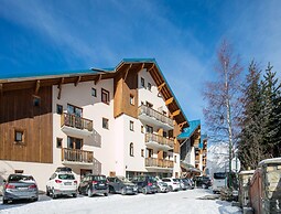 Attractive Apartment With Balcony/terrace