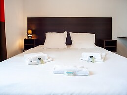 Retreat, Heated Pool & 2 Beds