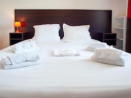 Retreat, Heated Pool & 2 Beds