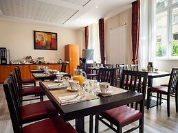 Retreat, Heated Pool & 2 Beds
