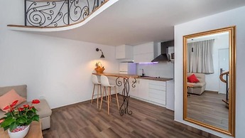La Costa Apartments