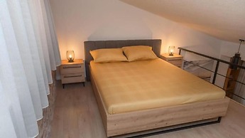 La Costa Apartments