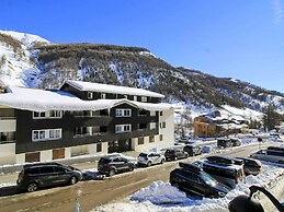 Spacious Alpine Stay for Seven