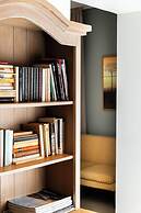 Rare Koukaki garden flat near Acropolis