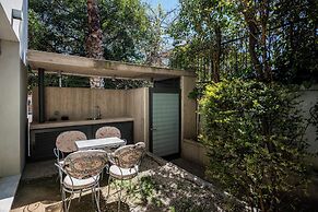 Rare Koukaki garden flat near Acropolis