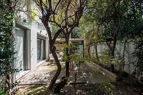 Rare Koukaki garden flat near Acropolis