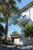 Rare Koukaki garden flat near Acropolis