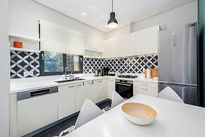 Rare Koukaki garden flat near Acropolis