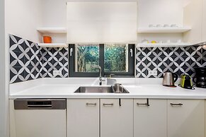 Rare Koukaki garden flat near Acropolis