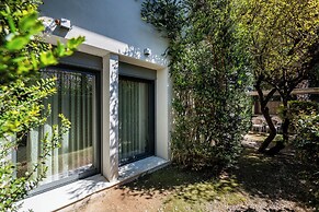 Rare Koukaki garden flat near Acropolis